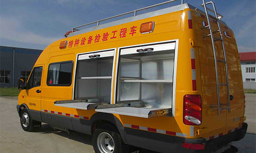 <b>多宝电竞电气供应军用特种车辆使用车载式UPS电源</b>